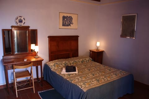 Triple Room | Desk, free cribs/infant beds, rollaway beds, bed sheets