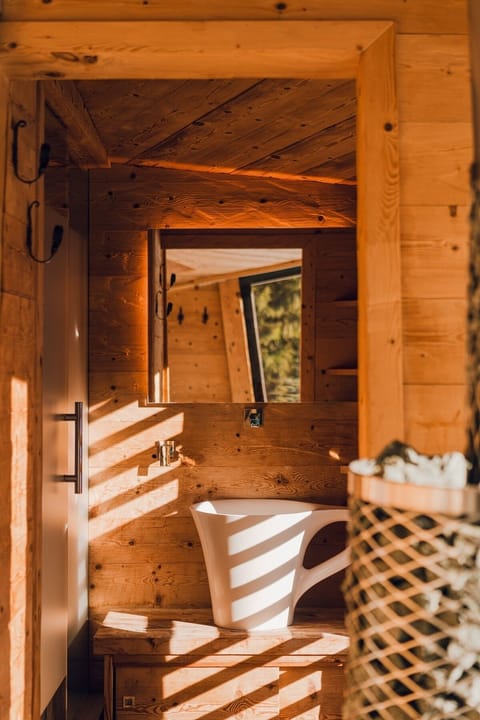 Couples treatment rooms, sauna, steam room, body treatments, body wraps