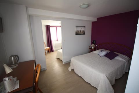 Triple Room | Individually decorated, individually furnished, desk, blackout drapes