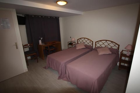 Comfort Double Room | Individually decorated, individually furnished, desk, blackout drapes