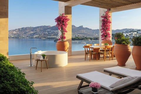 Suite, 1 Bedroom, Sea View | Premium bedding, down comforters, Tempur-Pedic beds, minibar