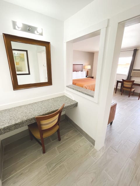 Economy Room, 1 King Bed, Refrigerator & Microwave | Egyptian cotton sheets, premium bedding, desk, laptop workspace