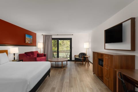 Deluxe Room, 1 King Bed, Non Smoking | Premium bedding, desk, blackout drapes, free WiFi