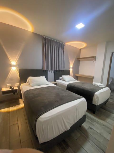 Superior Twin Room | Desk, laptop workspace, WiFi (free), bed sheets