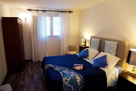 Traditional Double Room | Free cribs/infant beds, rollaway beds, free WiFi, bed sheets