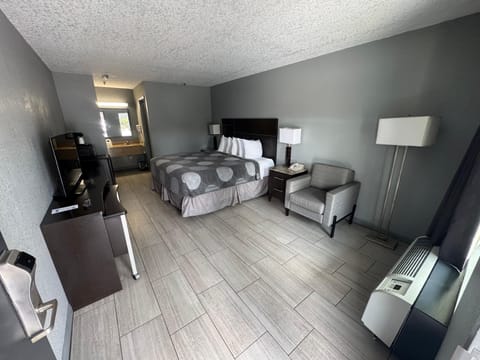 Basic Single Room | Desk, iron/ironing board, free WiFi, bed sheets