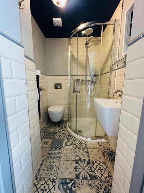 The Duchess Of Padua | In-room safe, desk, blackout drapes, iron/ironing board