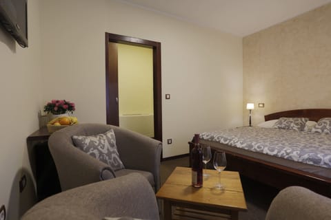 Iron/ironing board, free WiFi