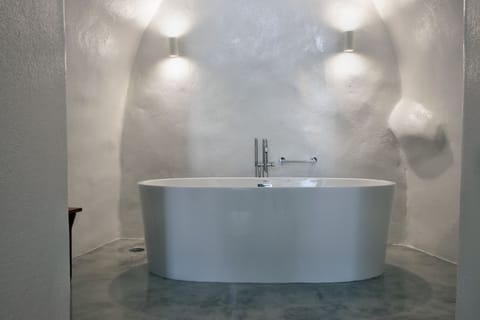 Honeymoon Suite, Private Pool | Bathroom | Free toiletries, hair dryer, bathrobes, slippers