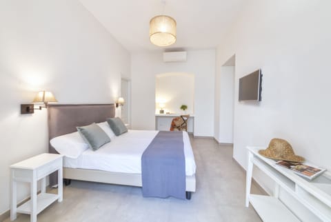 Standard Double or Twin Room | In-room safe, free cribs/infant beds, free WiFi, bed sheets