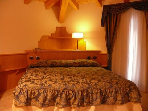 Double Room | In-room safe, desk, blackout drapes, soundproofing