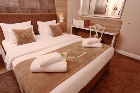 Standard Double Room | 1 bedroom, premium bedding, soundproofing, iron/ironing board