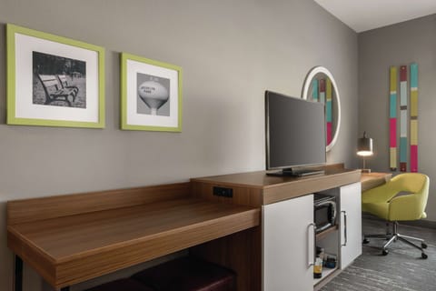 In-room safe, free WiFi, bed sheets