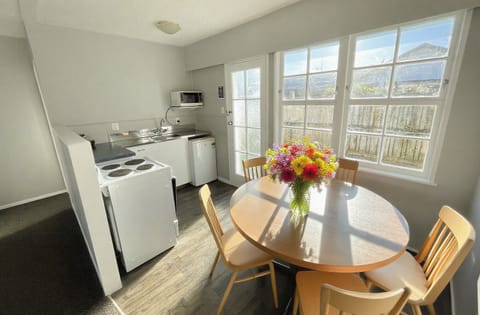 Comfort Suite, 2 Bedrooms, Non Smoking | In-room dining