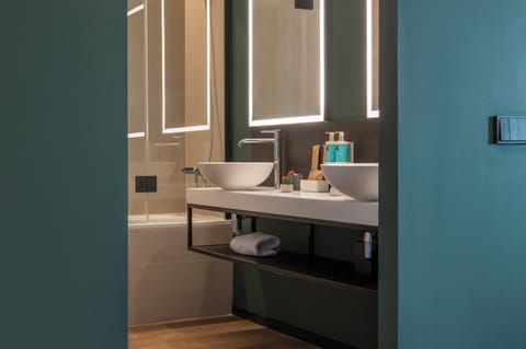 Suite, 1 King Bed with Sofa bed | Bathroom | Combined shower/tub, eco-friendly toiletries, towels