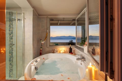 Honeymoon Suite, Sea View | Jetted tub