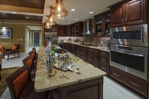 Signature Villa, 4 Bedrooms | In-room safe, blackout drapes, iron/ironing board