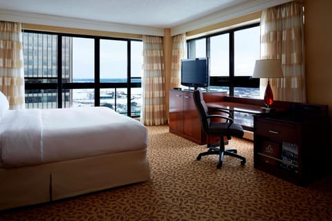 Premium Room, 1 King Bed | Premium bedding, in-room safe, desk, laptop workspace