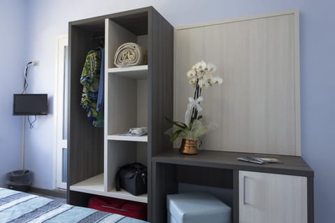 City Double or Twin Room | Desk, laptop workspace, soundproofing, cribs/infant beds