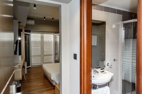 In-room safe, free WiFi, bed sheets