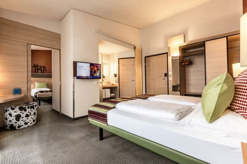 Premium bedding, in-room safe, desk, laptop workspace