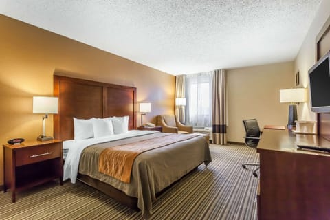 Pillowtop beds, desk, iron/ironing board, free WiFi