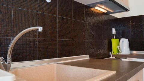 Shower, free toiletries