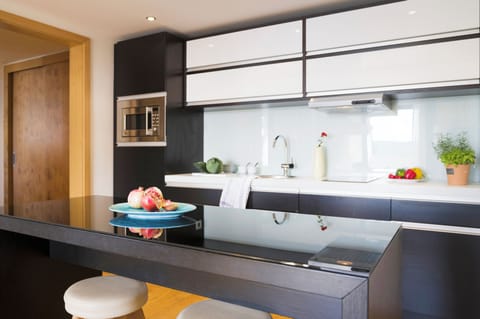 Electric kettle, highchair