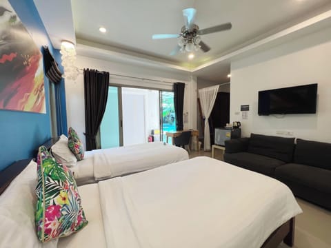 Deluxe Twin Room | In-room safe, desk, blackout drapes, free WiFi