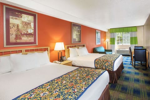 Premium bedding, desk, blackout drapes, soundproofing