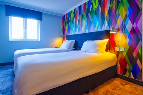 Twin Room, 2 Single Beds | Desk, laptop workspace, blackout drapes, iron/ironing board