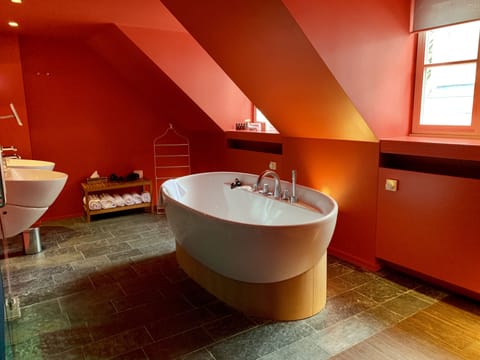 Sphinx Suite | Bathroom | Combined shower/tub, deep soaking tub, designer toiletries, hair dryer