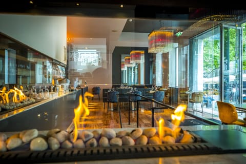 Breakfast, lunch, dinner served; French cuisine