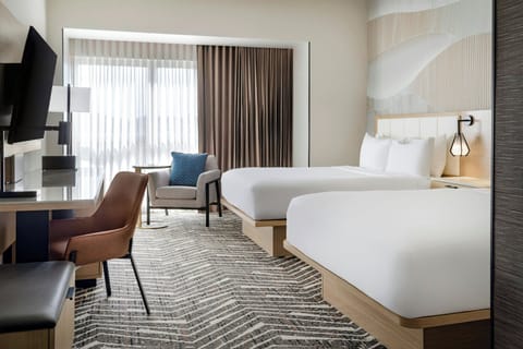 1 bedroom, premium bedding, down comforters, desk