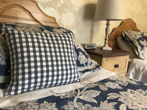 Twin Room, 2 Twin Beds | Free WiFi, bed sheets