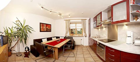 Apartment (5) | Private kitchen | Fridge, microwave, oven, stovetop