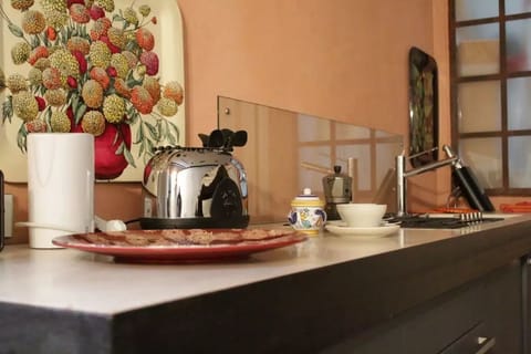 House | Private kitchen | Fridge, stovetop, electric kettle, cookware/dishes/utensils