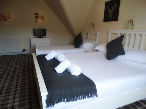 Family Room, Private Bathroom (Number 7, Non En Suite) | Bed sheets