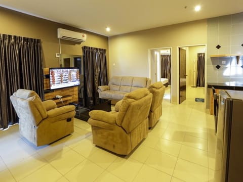 Apartment, 3 Bedrooms | Living room | 32-inch LCD TV with digital channels, TV