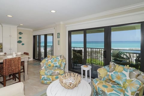 Condo, 2 Bedrooms | Dining
