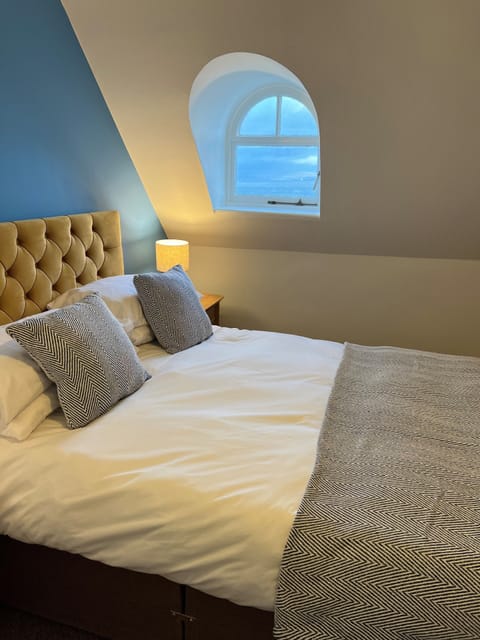 Classic Double Room, Ensuite, Partial Sea View | Free WiFi, bed sheets