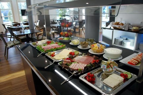 Daily buffet breakfast for a fee