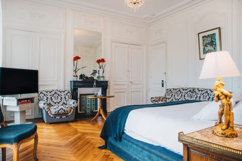 Room (Blanche) | Premium bedding, memory foam beds, individually decorated