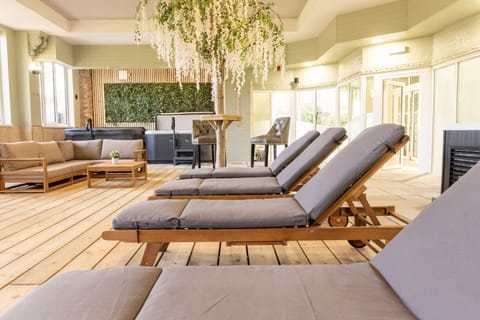 Body treatments, facials, 3 treatment rooms