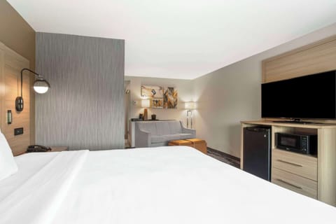 In-room safe, desk, laptop workspace, blackout drapes