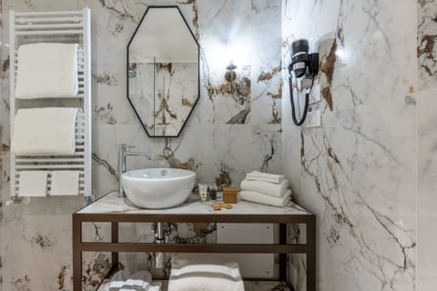 Standard Double or Twin Room | Bathroom | Shower, rainfall showerhead, hair dryer, slippers