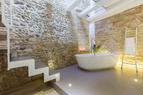 Deluxe Room, Bathtub (La Loggia) | Premium bedding, down comforters, memory foam beds, minibar