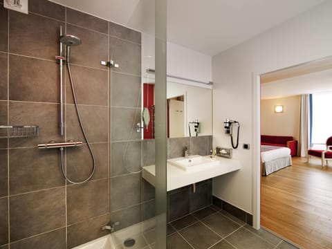 Privilege, Superior Room, 1 Double Bed with Sofa bed | In-room safe, desk, soundproofing, iron/ironing board