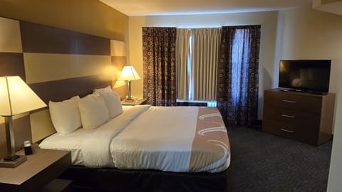 Deluxe Suite | Desk, iron/ironing board, WiFi (free), alarm clocks