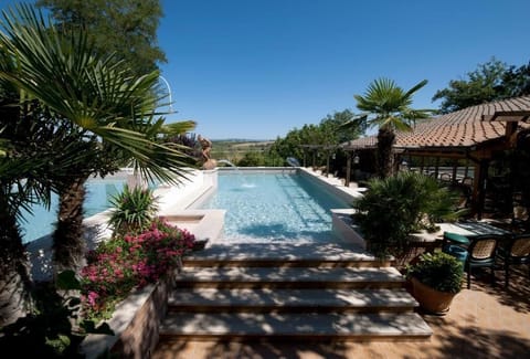 2 outdoor pools